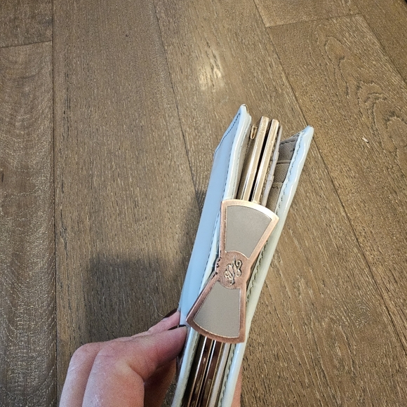 Vintage Ted Baker Light Blue Patent Leather Wallet W/Bow Lock - Picture 11 of 15